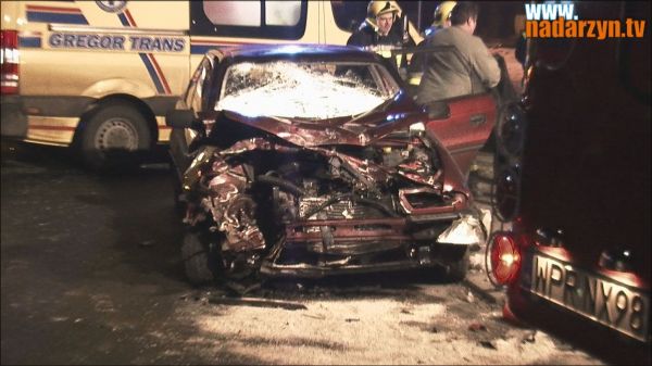 GROŹNY WYPADEK NA KRZYZÓWCE KATOWICKIEJ Z KASZTANOWĄ